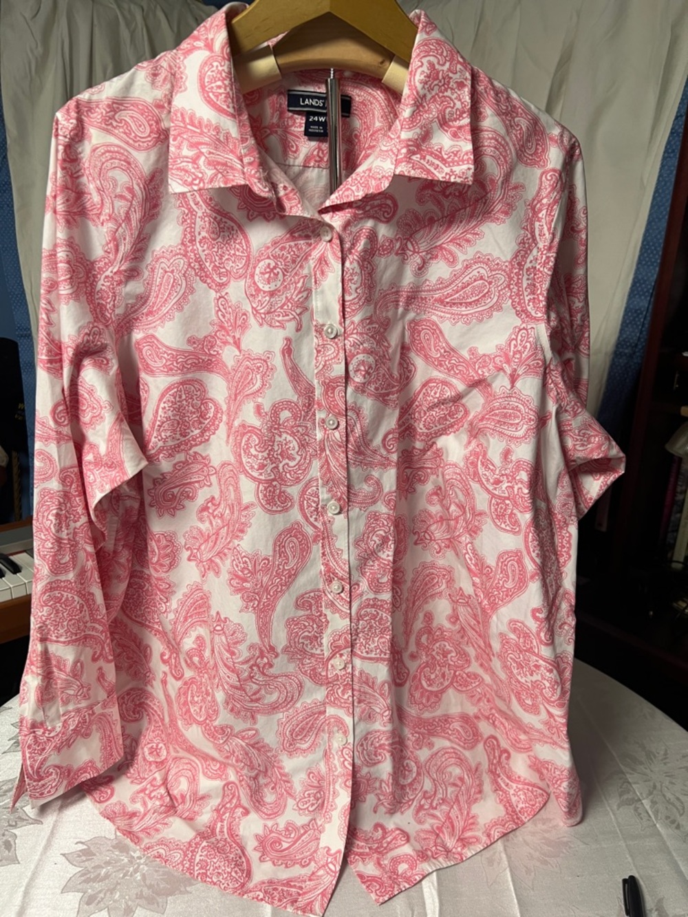 24W Lands' End EUC White and Pink Paisley Button-Down Shirt. 100% Supima Cotton.